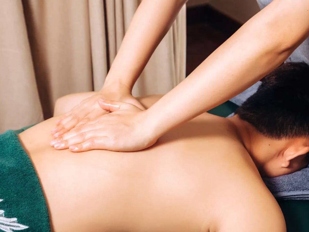 Ghế massage có thay thế được massage tay truyền thống không?