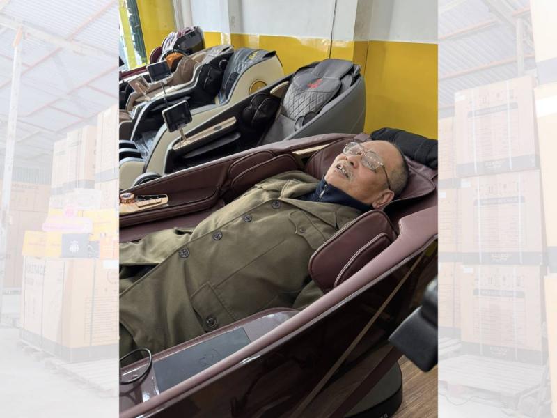   
          Khách cũ quay lại… nhưng không phải để mua ghế