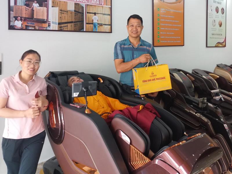Cách phân biệt ghế massage chính hãng và hàng giả trên thị trường
Cách phân biệt ghế massage chính hãng và hàng giả trên thị trường